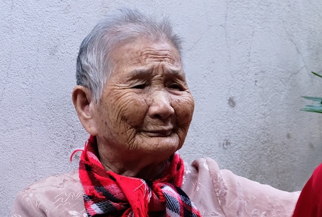 Mẹ Việt Nam Anh hùng 97 tuổi dùng tiền tiết kiệm từ nhiều năm ủng hộ chống dịch 3 Mẹ Việt Nam Anh hùng 97 tuổi dùng tiền tiết kiệm từ nhiều năm ủng hộ chống dịch 3