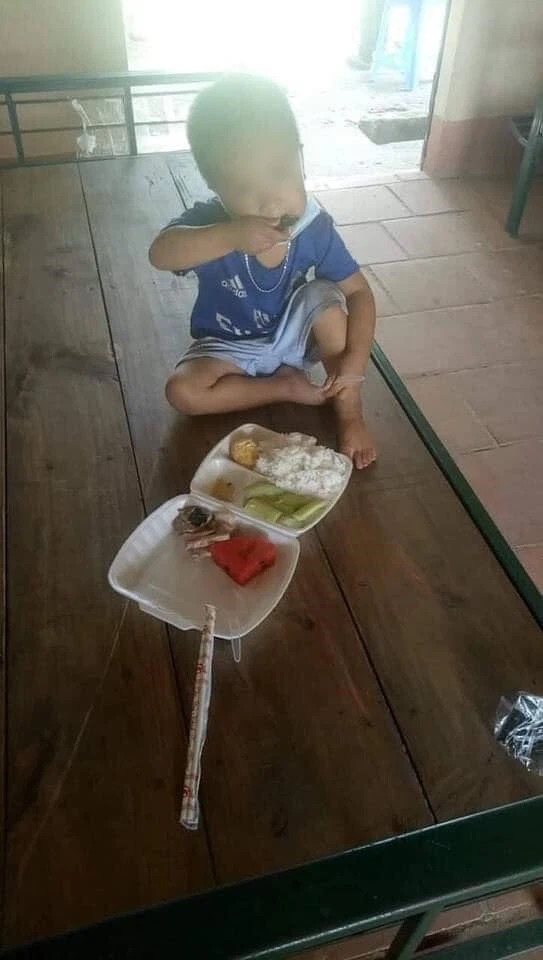 Bé trai chui gầm giường trong khu cách ly được ưu tiên cho về nhà ông bà nội cách ly 4 Bé trai chui gầm giường trong khu cách ly được ưu tiên cho về nhà ông bà nội cách ly 4