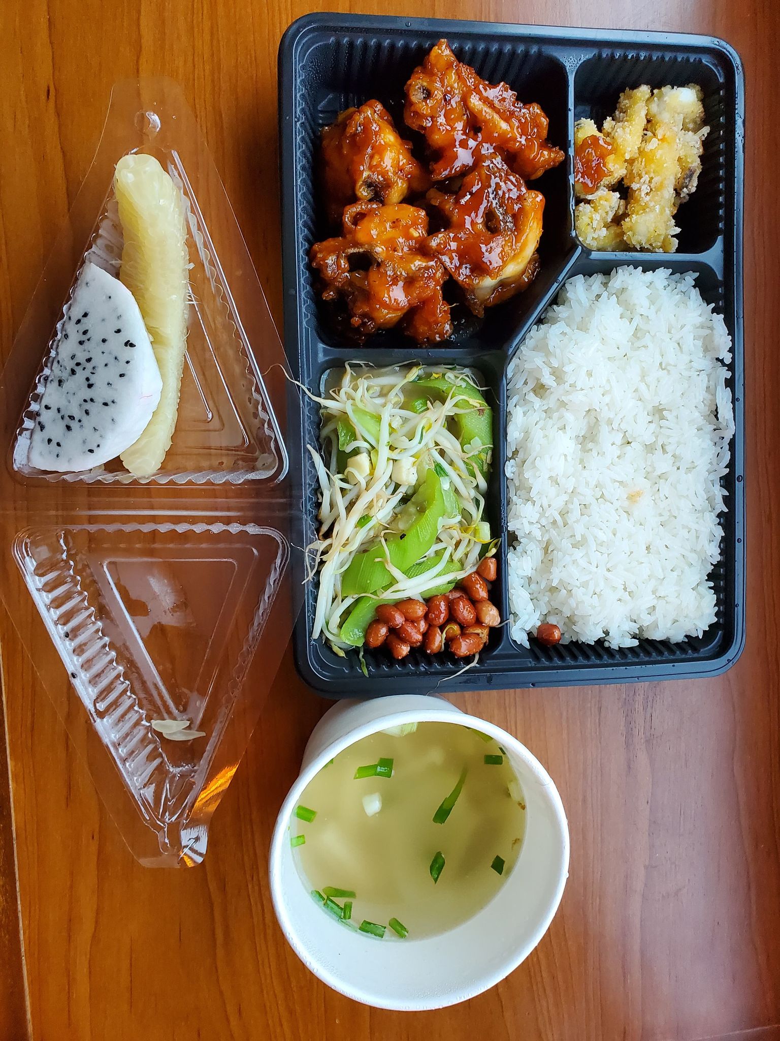 Những phần cơm bắt mắt, mang bao tâm sức ở khu cách ly vậy mà vẫn bị chê 6 Những phần cơm bắt mắt, mang bao tâm sức ở khu cách ly vậy mà vẫn bị chê 6