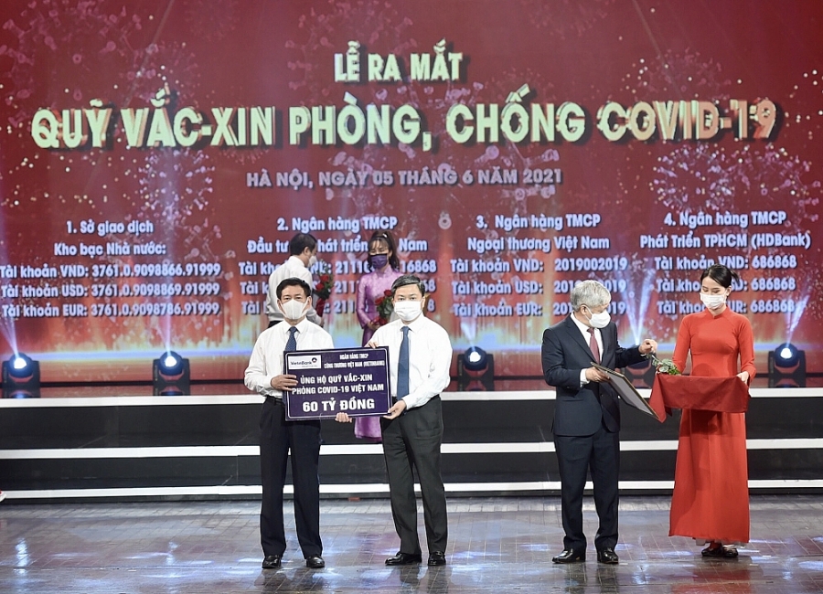 'Vựa muối' Chuyển Động 24h lại có màn 'cà khịa' chuyện không minh bạch tiền từ thiện 'Vựa muối' Chuyển Động 24h lại có màn 'cà khịa' chuyện không minh bạch tiền từ thiện