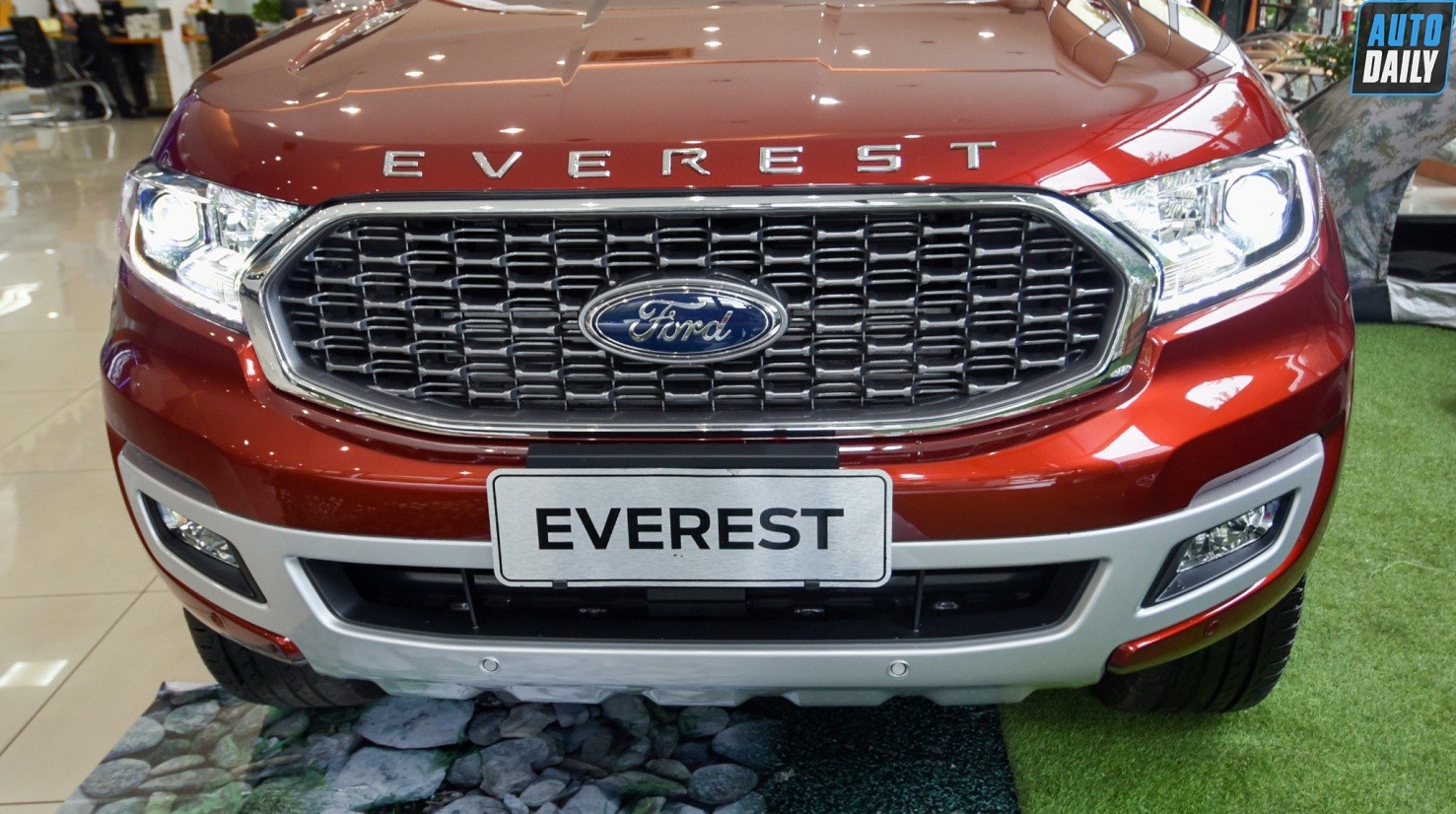 Cận cảnh Ford Everest 2021 mới về Việt Nam: Xứng đáng ông vua phân khúc với mức giá không thể 'ngon' hơn 3