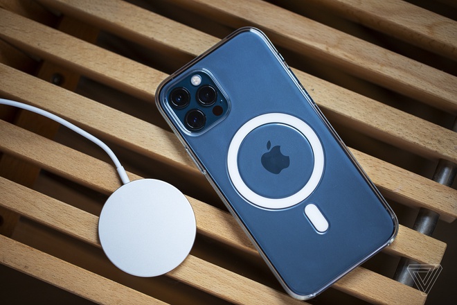 Apple khuyến cáo người dùng nên đặt máy trợ tim cách xa iPhone 12 và phụ kiện MagSafe 2 Apple khuyến cáo người dùng nên đặt máy trợ tim cách xa iPhone 12 và phụ kiện MagSafe 2