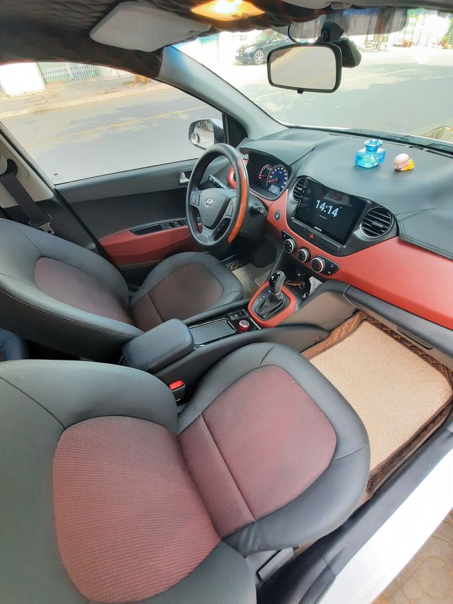 Choáng ngợp với Hyundai Grand i10 phiên bản độ bệ tì tay đẹp ngang ngửa siêu xe 3 Choáng ngợp với Hyundai Grand i10 phiên bản độ bệ tì tay đẹp ngang ngửa siêu xe 3