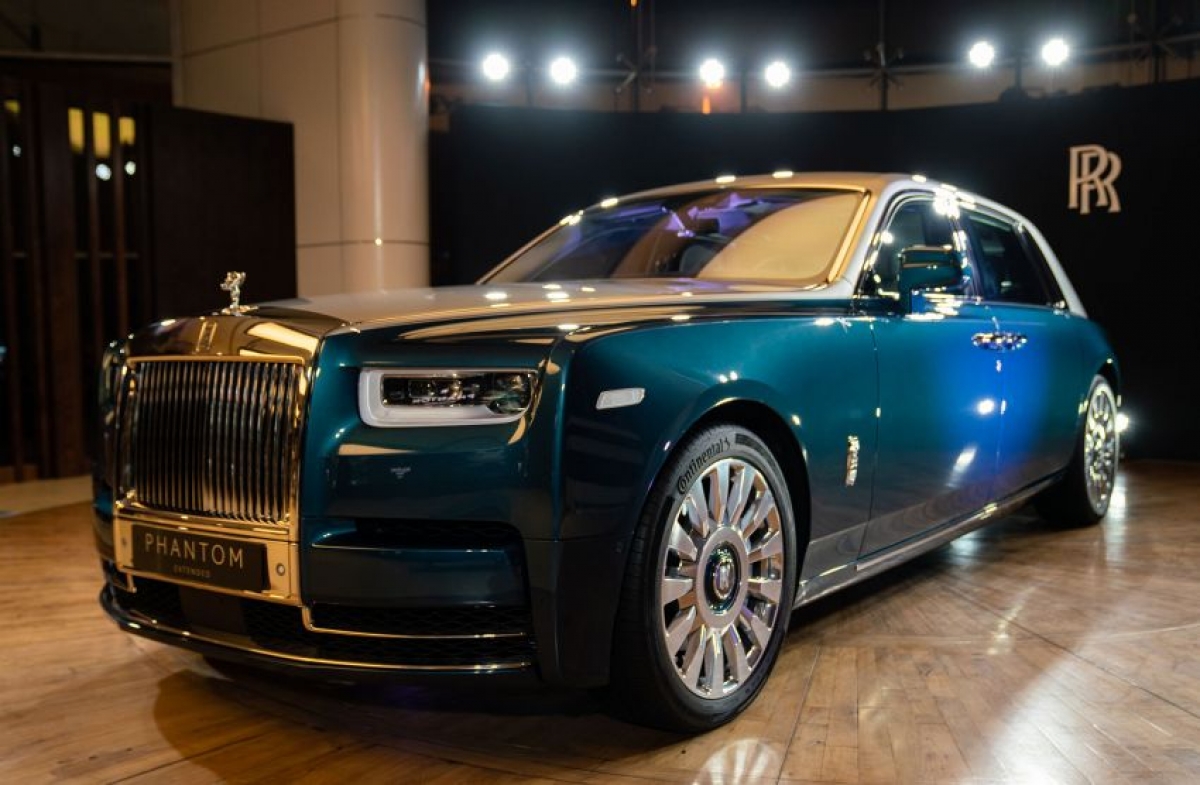 Cận cảnh tuyệt phẩm Roll-Royce Phantom Iridescent Opulence với 3.000 chiếc lông vũ 1 Cận cảnh tuyệt phẩm Roll-Royce Phantom Iridescent Opulence với 3.000 chiếc lông vũ 1