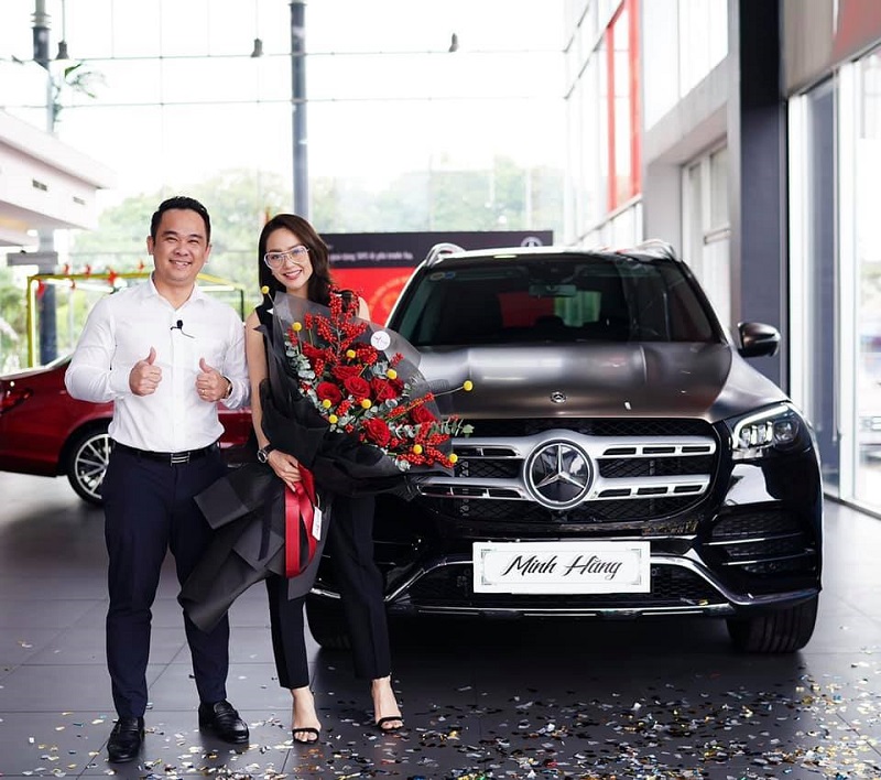 Giáp Tết, ca sĩ Minh Hằng nhận bàn giao Mercedes-Benz GLS 450 2021 giá 5 tỷ đồng 2 Giáp Tết, ca sĩ Minh Hằng nhận bàn giao Mercedes-Benz GLS 450 2021 giá 5 tỷ đồng 2