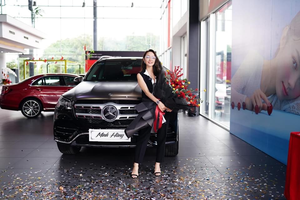 Giáp Tết, ca sĩ Minh Hằng nhận bàn giao Mercedes-Benz GLS 450 2021 giá 5 tỷ đồng 1 Giáp Tết, ca sĩ Minh Hằng nhận bàn giao Mercedes-Benz GLS 450 2021 giá 5 tỷ đồng 1
