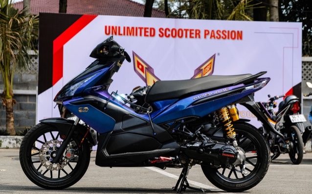 Honda Air Blade bất ngờ xuất hiện màu sơn độc lạ khiến giới chơi xe cũng phải trầm trồ 4 Honda Air Blade bất ngờ xuất hiện màu sơn độc lạ khiến giới chơi xe cũng phải trầm trồ 4