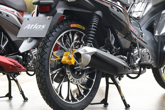 Xuất hiện Honda SH 'nhái' với phân khối chỉ 50cc siêu đẹp khiến ai cũng thích mê 4 Xuất hiện Honda SH 'nhái' với phân khối chỉ 50cc siêu đẹp khiến ai cũng thích mê 4