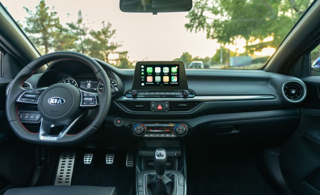 Hyundai Elantra đối đầu Kia Forte: Đâu mới là ông Vua sedan cỡ nhỏ? 6 Hyundai Elantra đối đầu Kia Forte: Đâu mới là ông Vua sedan cỡ nhỏ? 6
