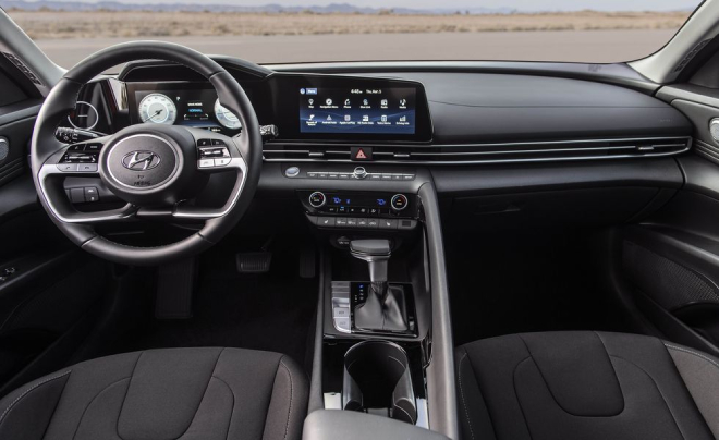 Hyundai Elantra đối đầu Kia Forte: Đâu mới là ông Vua sedan cỡ nhỏ? 3 Hyundai Elantra đối đầu Kia Forte: Đâu mới là ông Vua sedan cỡ nhỏ? 3