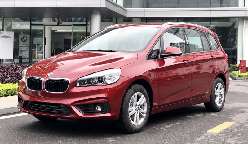 BMW 218i giảm giá kỷ lục rẻ ngang ngửa Toyota Innova khiến dân tình xôn xao 1 BMW 218i giảm giá kỷ lục rẻ ngang ngửa Toyota Innova khiến dân tình xôn xao 1