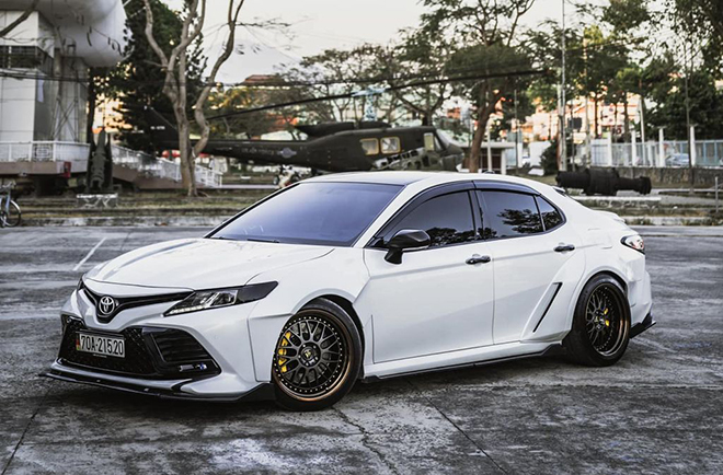 Trầm trồ trước Toyota Camry bản độ không khác gì siêu xe tại Việt Nam 1 Trầm trồ trước Toyota Camry bản độ không khác gì siêu xe tại Việt Nam 1