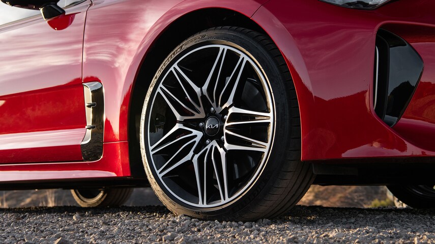 Kia Stinger 2022 có gì khiến nhà sản xuất tự tin tuyên bố đủ sức thách thức cả Audi A5 lẫn BMW 4-Series? 3
