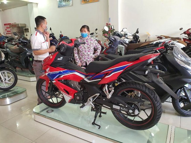Giá xe máy lao dốc không phanh, cơ hội tốt cho người mua ‘lên đời’? 3 Giá xe máy lao dốc không phanh, cơ hội tốt cho người mua ‘lên đời’? 3