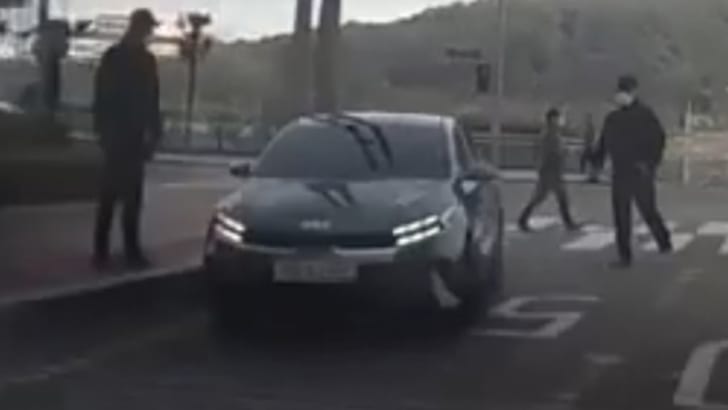 Rò rỉ hình ảnh của KIA Cerato 2021: Nhiều cải tiến, thêm nỗi lo cho Mazda 3 - Ảnh 2 Rò rỉ hình ảnh của KIA Cerato 2021: Nhiều cải tiến, thêm nỗi lo cho Mazda 3 - Ảnh 2