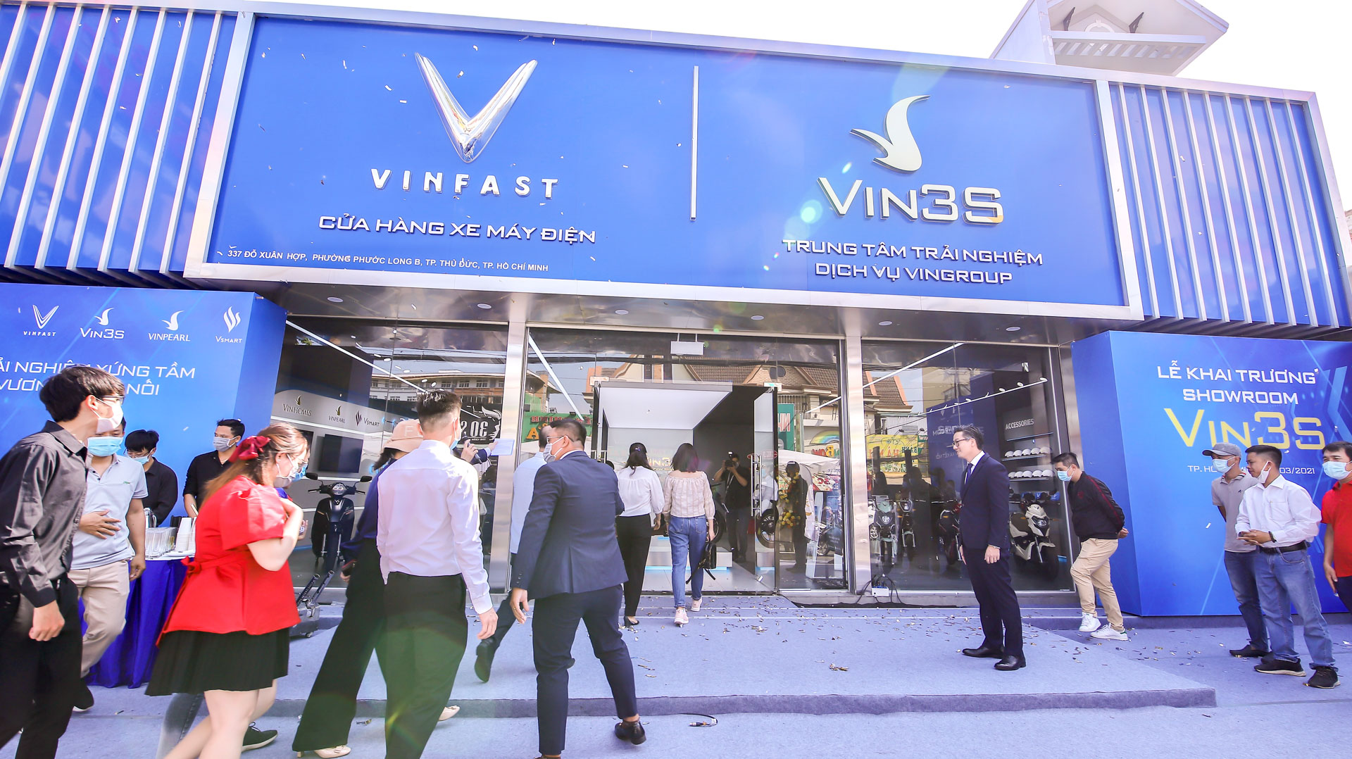 Mở một loạt Showroom hiện đại, VinFast quyết tâm chiếm lĩnh thị trường Việt - Ảnh 1