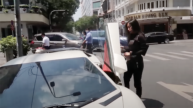 Lamborghini Aventador siêu hiếm đọ dáng cùng mỹ nhân 9x: Cặp đôi đẹp mỹ mãn của làng xe Việt 1 Lamborghini Aventador siêu hiếm đọ dáng cùng mỹ nhân 9x: Cặp đôi đẹp mỹ mãn của làng xe Việt 1