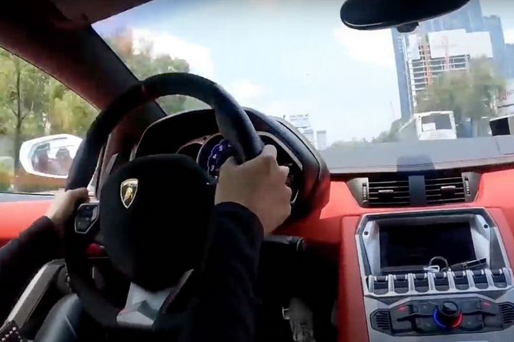 Lamborghini Aventador siêu hiếm đọ dáng cùng mỹ nhân 9x: Cặp đôi đẹp mỹ mãn của làng xe Việt 4 Lamborghini Aventador siêu hiếm đọ dáng cùng mỹ nhân 9x: Cặp đôi đẹp mỹ mãn của làng xe Việt 4