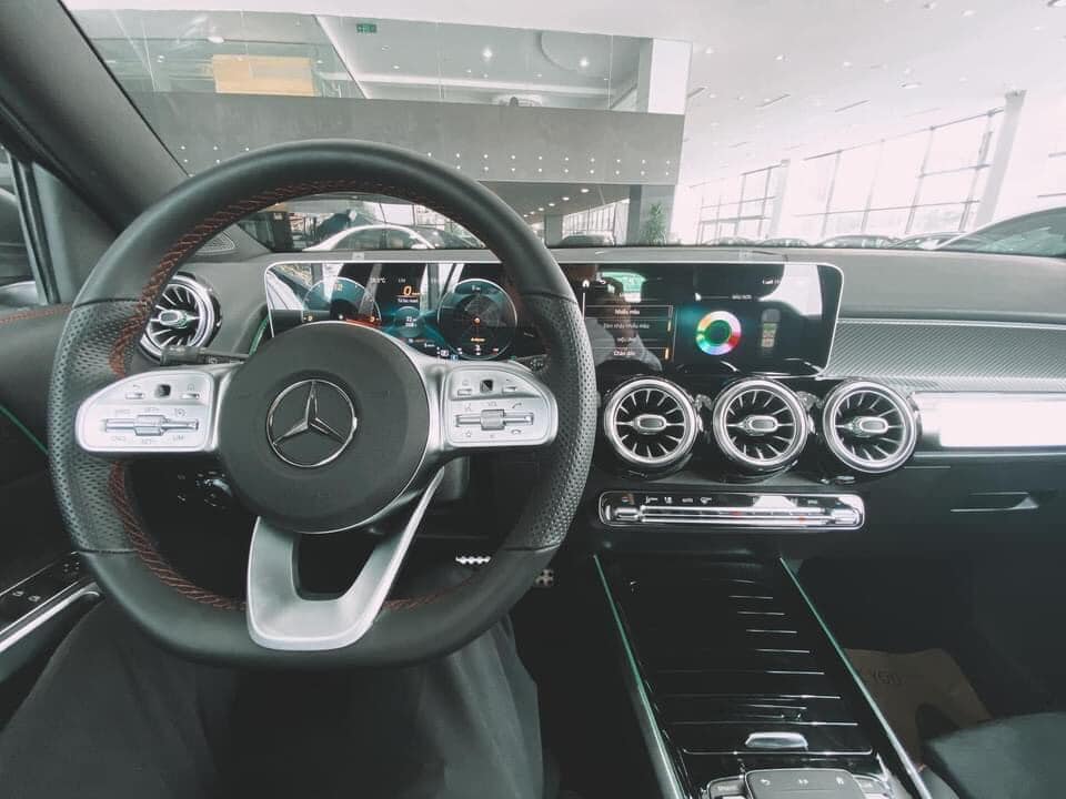 Thực hư chiếc Mercedes-Benz GLB 200 ‘hàng lướt’ vừa được rao bán: Hiếm có khó tìm - Ảnh 3 Thực hư chiếc Mercedes-Benz GLB 200 ‘hàng lướt’ vừa được rao bán: Hiếm có khó tìm - Ảnh 3