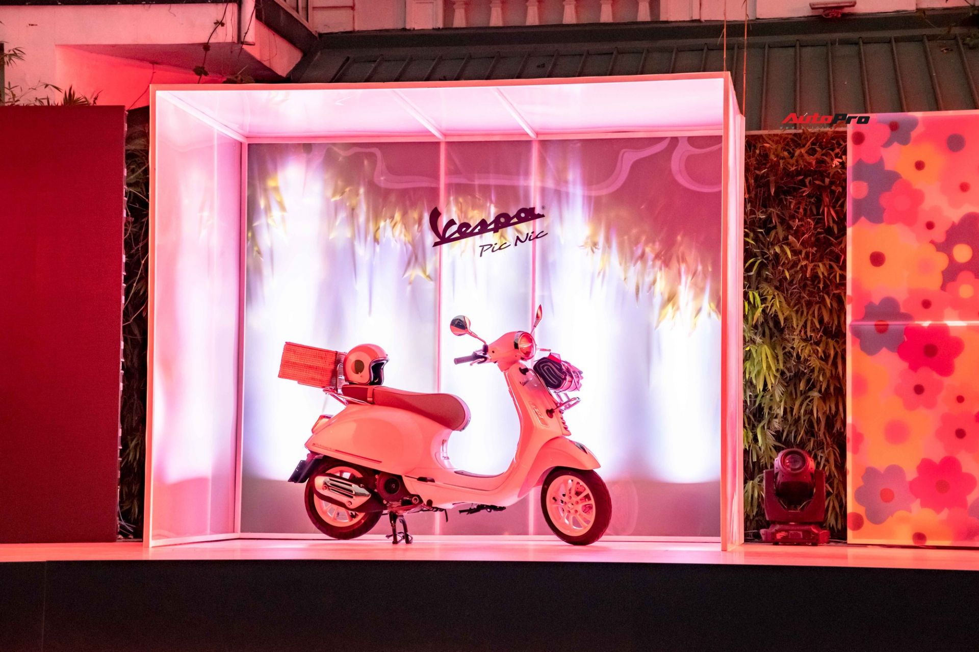 Vespa chào hàng phiên bản dã ngoại: Số lượng chỉ có 300 chiếc tại Việt Nam 1 Vespa chào hàng phiên bản dã ngoại: Số lượng chỉ có 300 chiếc tại Việt Nam 1