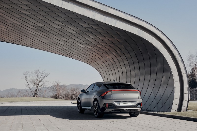 Ô tô điện KIA EV6 ra mắt, mang theo hàng loạt đột phá kỳ vọng thay đổi thị trường xe điện 2 Ô tô điện KIA EV6 ra mắt, mang theo hàng loạt đột phá kỳ vọng thay đổi thị trường xe điện 2