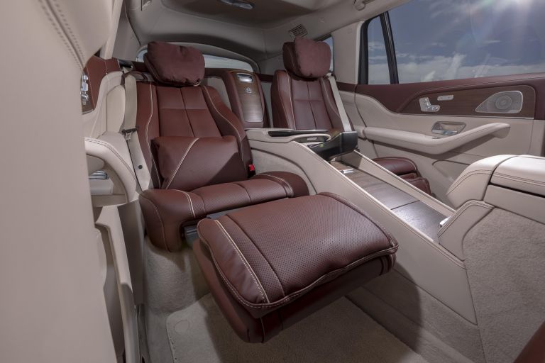 Chủ vườn lan đột biến sắm liền một cặp Mercedes siêu khủng làm quà tặng sinh nhật 6 Chủ vườn lan đột biến sắm liền một cặp Mercedes siêu khủng làm quà tặng sinh nhật 6