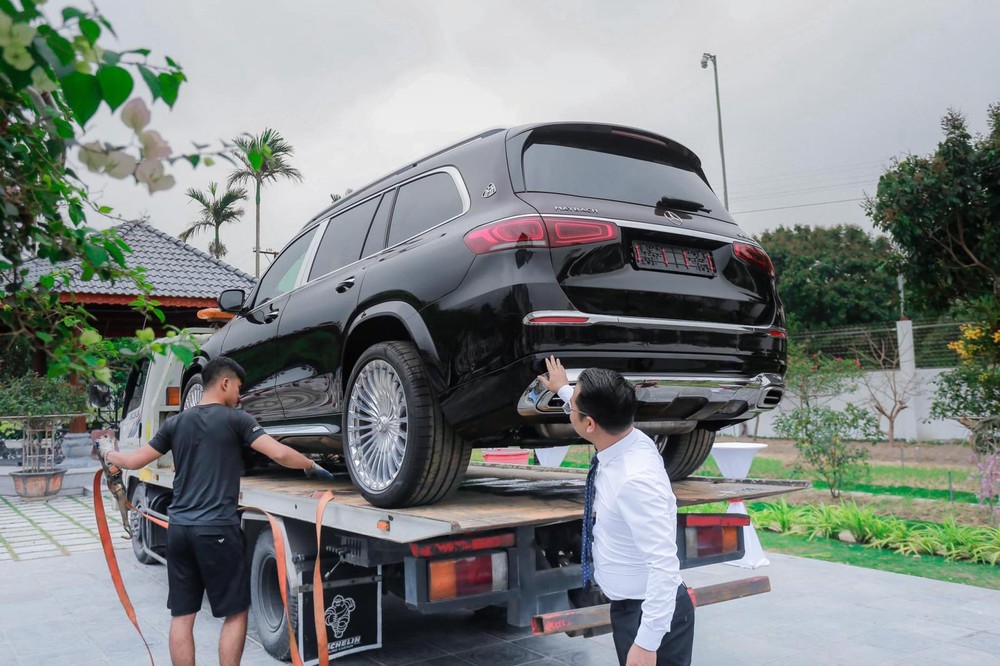 Chủ vườn lan đột biến sắm liền một cặp Mercedes siêu khủng làm quà tặng sinh nhật 2 Chủ vườn lan đột biến sắm liền một cặp Mercedes siêu khủng làm quà tặng sinh nhật 2