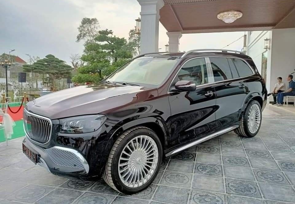 Chủ vườn lan đột biến sắm liền một cặp Mercedes siêu khủng làm quà tặng sinh nhật 5 Chủ vườn lan đột biến sắm liền một cặp Mercedes siêu khủng làm quà tặng sinh nhật 5