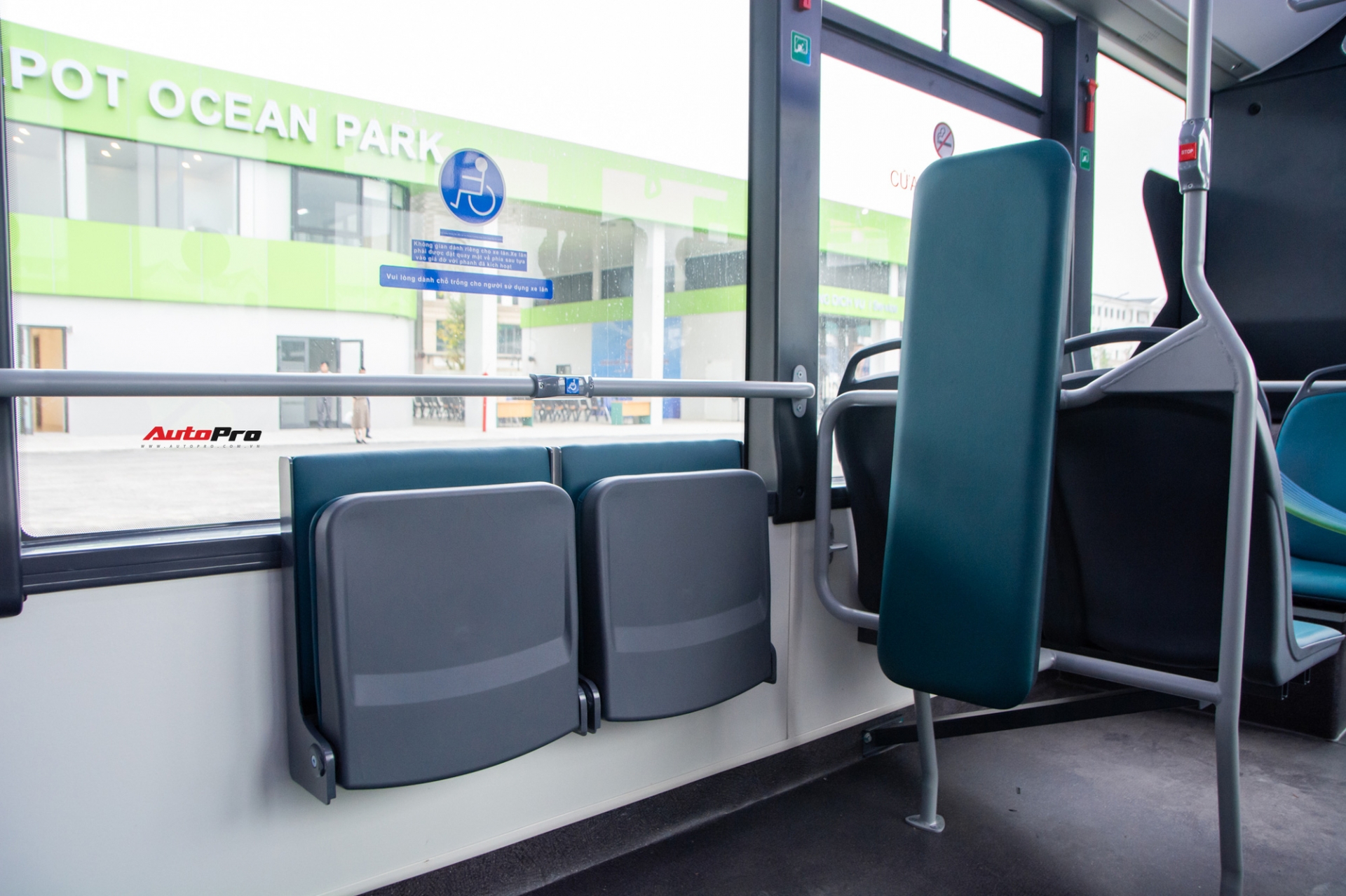 VinBus lăn bánh tại Hà Nội, người dân hào hứng đón nhận nhiều tính năng thông minh 3 VinBus lăn bánh tại Hà Nội, người dân hào hứng đón nhận nhiều tính năng thông minh 3