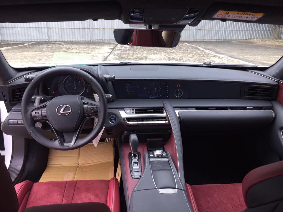 Mới lăn bánh hơn 1300 km Lexus LC 500H độc nhất được rao bán với giá không ngờ, xe có gì đặt biệt 5 Mới lăn bánh hơn 1300 km Lexus LC 500H độc nhất được rao bán với giá không ngờ, xe có gì đặt biệt 5