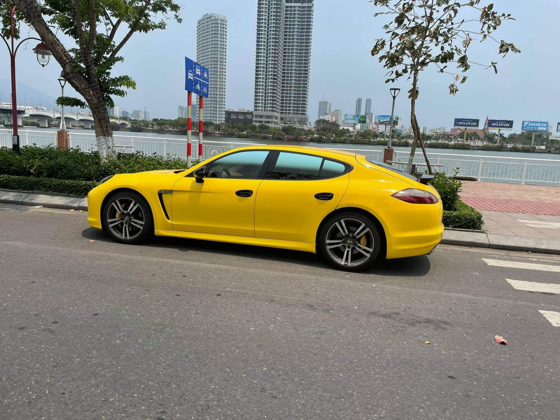 Tốn 800 triệu để bảo dưỡng xe Porsche Panamera cũ, người chủ muốn bán lại giá tiền tỷ 2 Tốn 800 triệu để bảo dưỡng xe Porsche Panamera cũ, người chủ muốn bán lại giá tiền tỷ 2