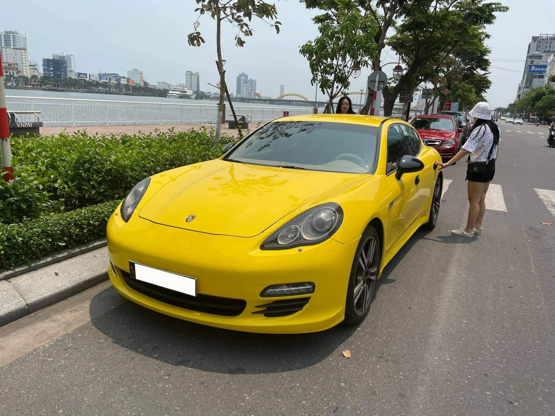 Tốn 800 triệu để bảo dưỡng xe Porsche Panamera cũ, người chủ muốn bán lại giá tiền tỷ 1 Tốn 800 triệu để bảo dưỡng xe Porsche Panamera cũ, người chủ muốn bán lại giá tiền tỷ 1
