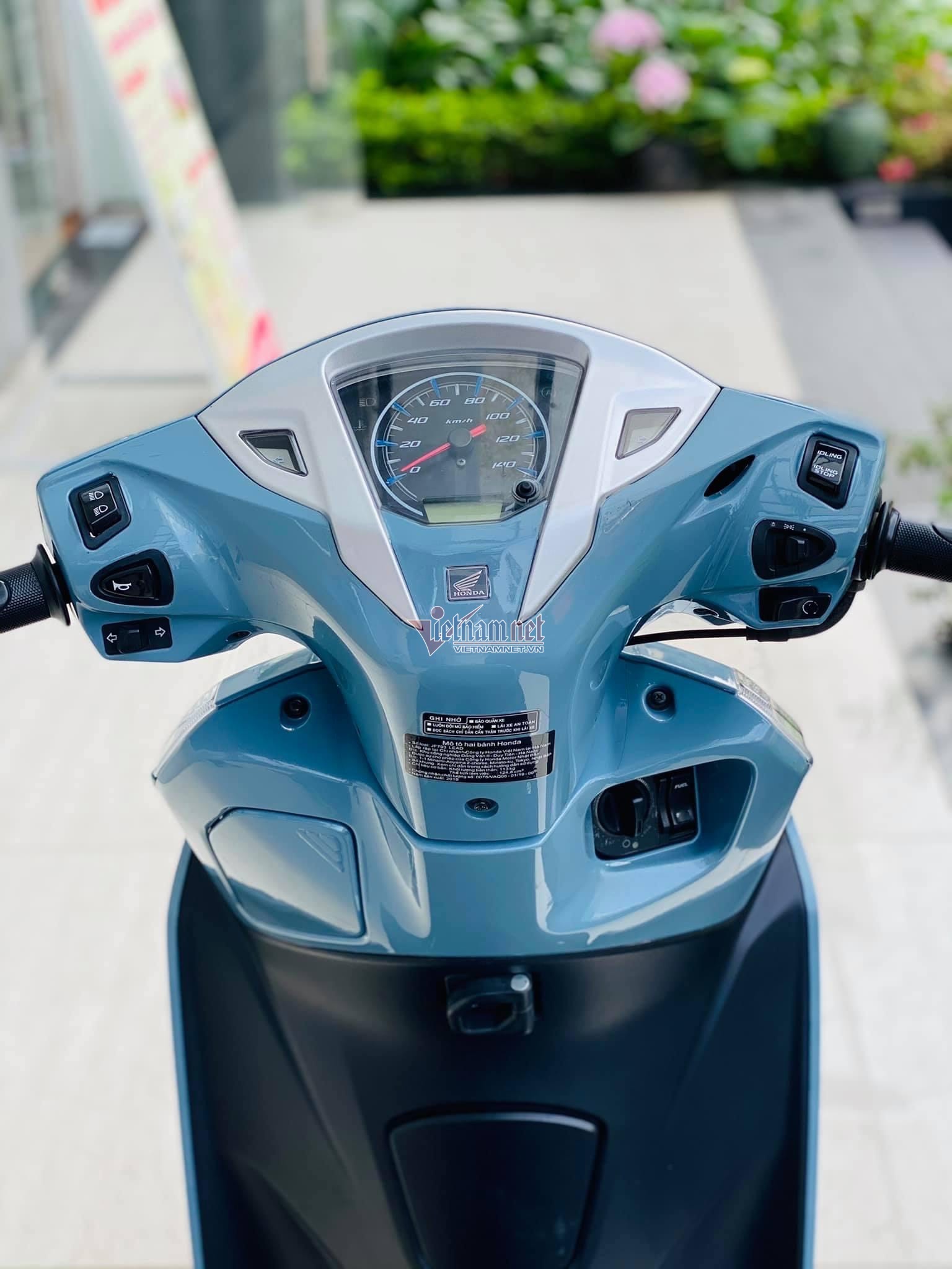 Honda Lead giá ngang ngửa SH nhờ sở hữu màu sơn hiếm và biển số xe ấn tượng 2 Honda Lead giá ngang ngửa SH nhờ sở hữu màu sơn hiếm và biển số xe ấn tượng 2