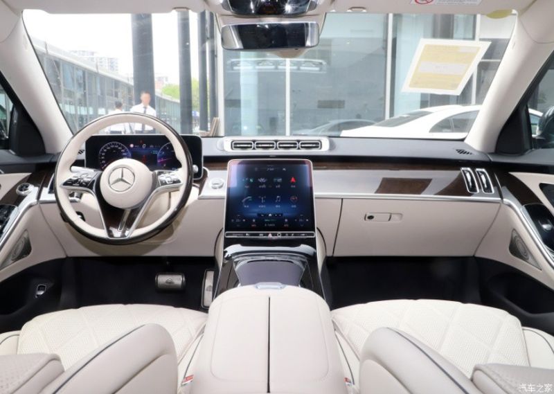 Săm soi phiên bản rẻ nhất của dòng Mercedes-Maybach: Giá thấp liệu có còn sang? 4 Săm soi phiên bản rẻ nhất của dòng Mercedes-Maybach: Giá thấp liệu có còn sang? 4