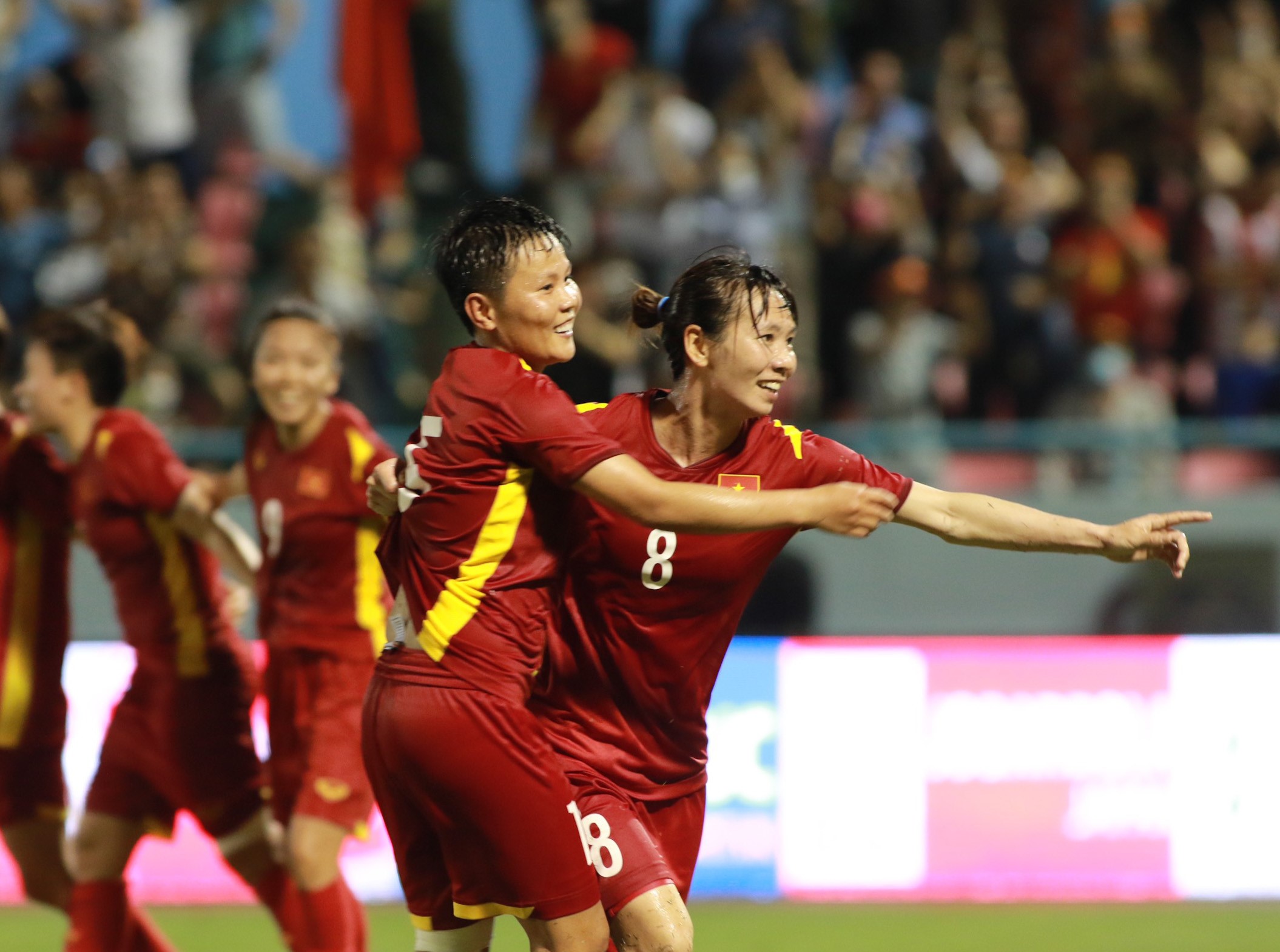 Ngược dòng ngoạn mục, ĐT nữ Việt Nam khởi đầu thuận lợi tại SEA Games 31