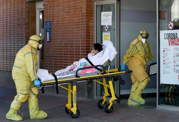 Tây Ban Nha: Bệnh viện quá tải, bệnh nhân Covid-19 tử vong khi chờ nhập viện 1