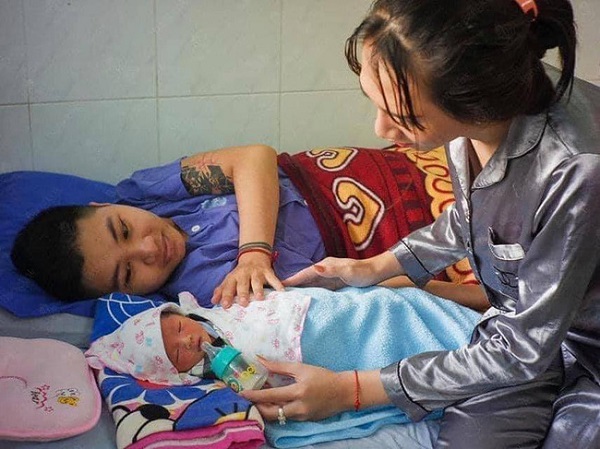 Người 'đàn ông' Việt Nam đầu tiên sinh con, lần đầu công khai ảnh ái nữ 4