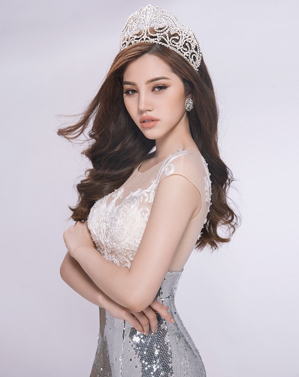 Hoa hậu Jolie Nguyễn nổi tiếng là rich kid nhưng vẫn bị ngờ vực gia thế tầm thường 2