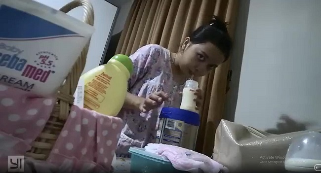 Phẫn nộ clip người giúp việc có hành động mất vệ sinh vào sữa của con chủ nhà 4