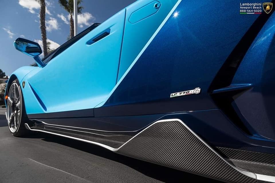 Đại gia Hà thành chi 280 tỷ tậu 'siêu bò' Lamborghini Centenario Roadster, thế giới chỉ có 20 chiếc 8