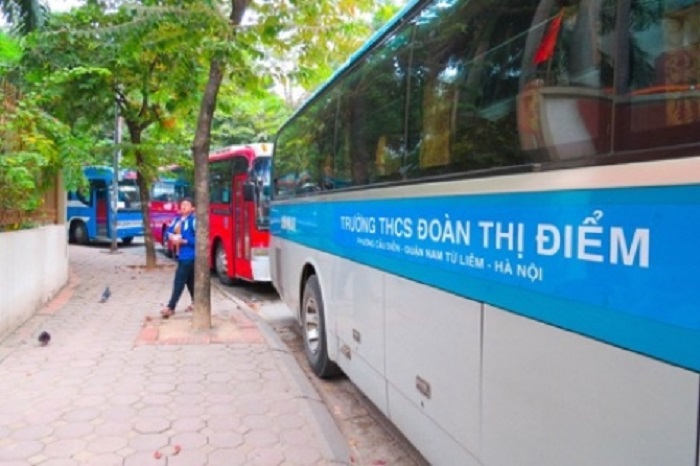 NÓNG: Một trường tiểu học ở Hà Nội bỏ quên học sinh trên xe đưa đón 2