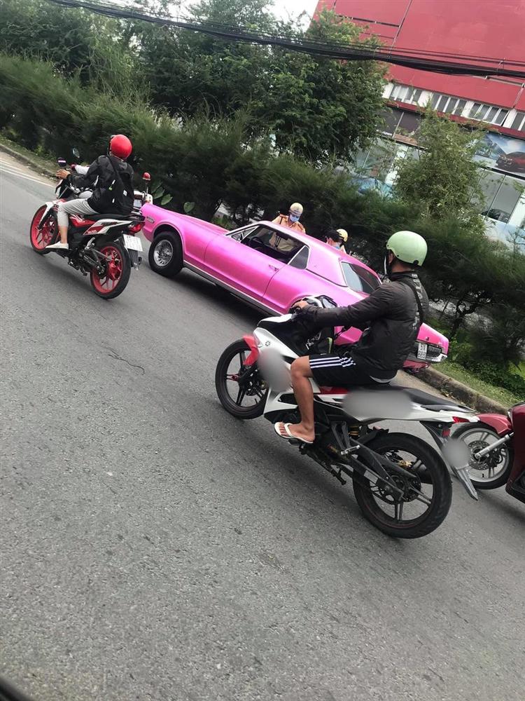 Chiếc xe màu hồng nghi của rapper sở hữu đồng hồ 1,5 tỷ Binz bị cảnh sát 'hỏi thăm' 1