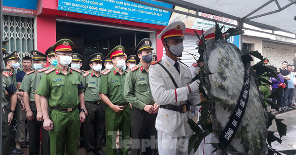 Bố chiến sĩ CSCĐ hy sinh ở Bắc Giang tiết lộ bất ngờ về clip con trai bị xe 16 chỗ hất văng 5