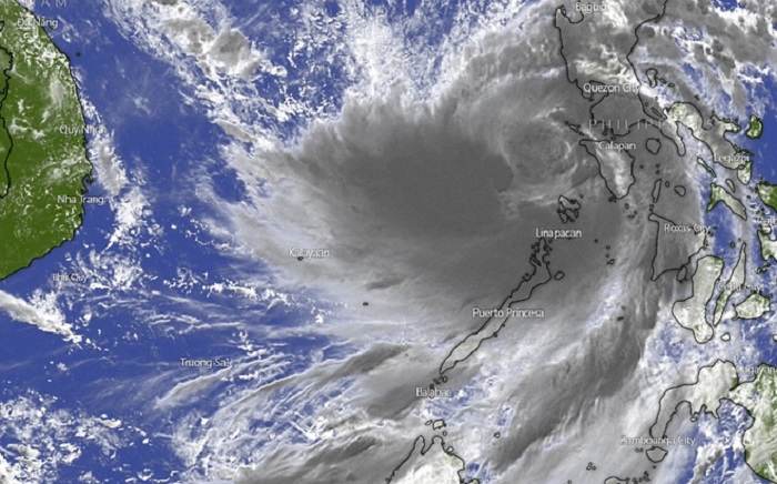 Tin bão khẩn cấp: Bão số 9 giật cấp 15 tăng tốc về đất liền Đà Nẵng, Phú Yên 3