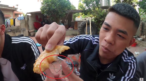 Người xem bần thần khi phát hiện sợi lông lạ trong bánh của Bà Tân Vlog, sự thật ngỡ ngàng 3
