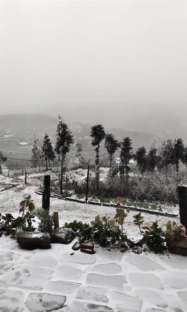 Hình ảnh tuyết phủ trắng xóa làng bản ở Y Tý đẹp như Hàn Quốc, dân phượt rủ nhau lập kèo đi 'săn' 5