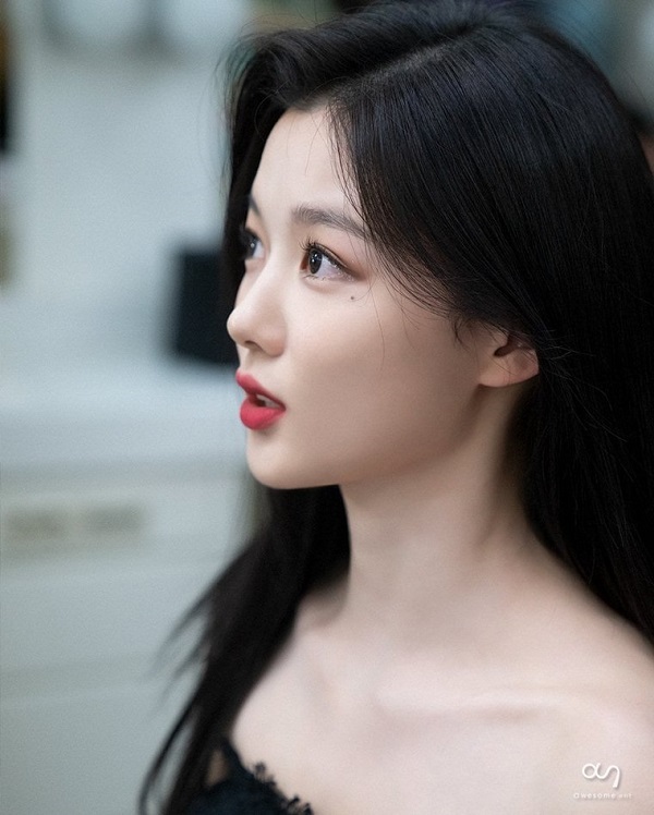 زیبایی شکننده الهه صفحه نمایش Kim Yo Jung 4 را ببینید