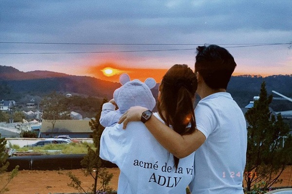 Bản tin Sao Việt giải trí MXH 24h: Hải Tú theo dõi duy nhất Sơn Tùng, Vợ cũ Hoàng Anh xin chồng hòa giải 8 Bản tin Sao Việt giải trí MXH 24h: Hải Tú theo dõi duy nhất Sơn Tùng, Vợ cũ Hoàng Anh xin chồng hòa giải 8