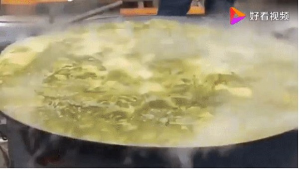 Đặc sản 'lẩu phân bò' ở Trung Quốc: Người ăn được xuýt xoa, người không ngửi nổi 4 Đặc sản 'lẩu phân bò' ở Trung Quốc: Người ăn được xuýt xoa, người không ngửi nổi 4
