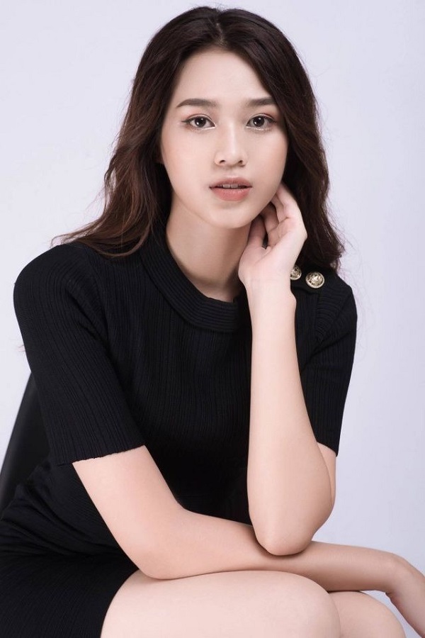 Đỗ Thị Hà loay hoay tìm phong cách và sự thúc giục thay đổi của 'chuyên gia' mạng 6 Đỗ Thị Hà loay hoay tìm phong cách và sự thúc giục thay đổi của 'chuyên gia' mạng 6